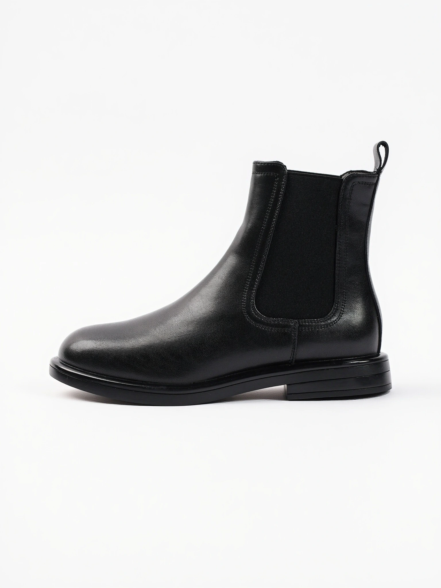 Ботинки-челси черного цвета на низком каблуке